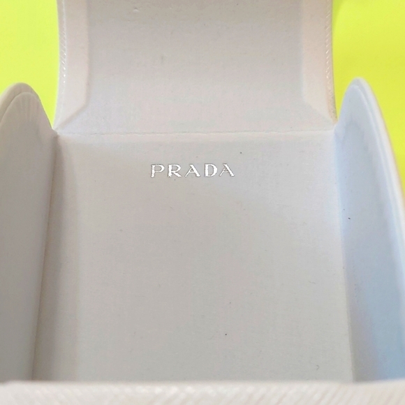 Prada NWOT Off White Sunglass Case With Box And Cloth - Picture 4 of 7